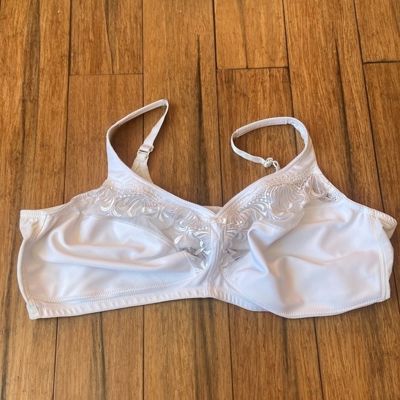 Glamorise White Wireless 54DD Bra - Picture 11 of 11